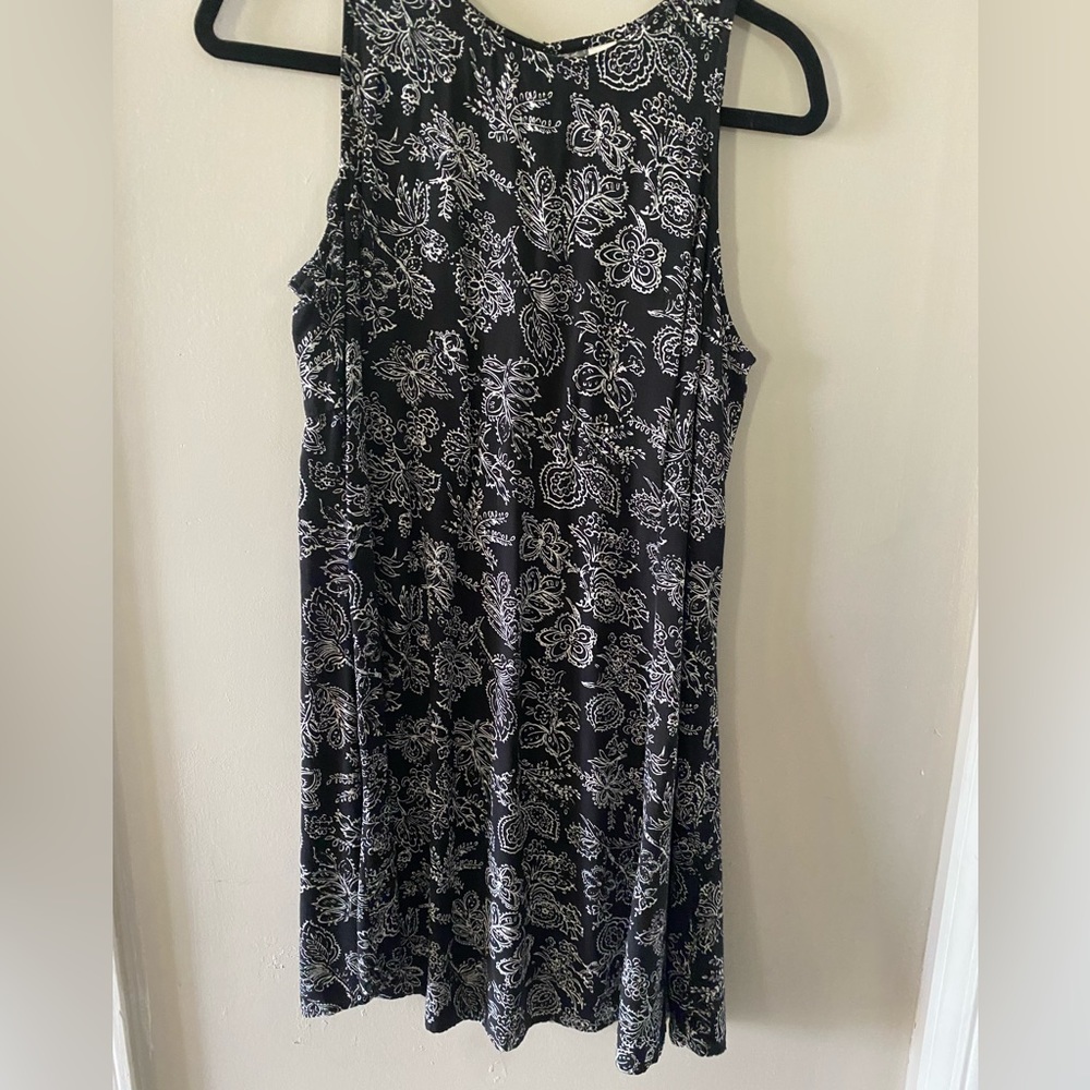 Black and white floral sundress from Old Navy size Medium.